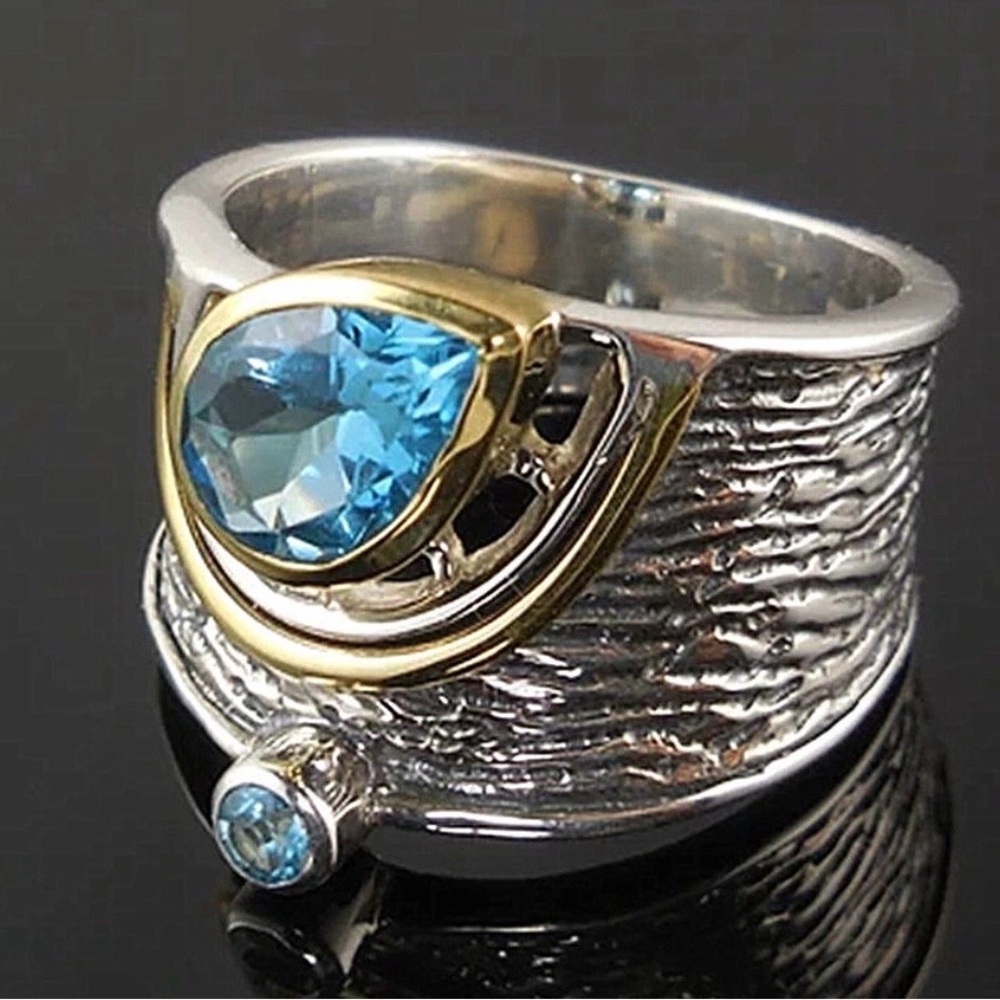 Elegant .925 Silver and Gold Ring with Blue Stone NEW - Picture 1 of 3